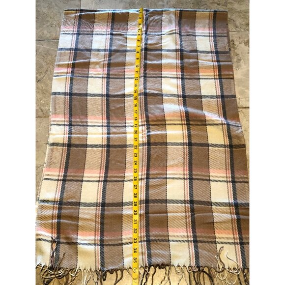 BEAUTIFUL BRAND-NEW W/O TAGS PLAID SCARF - Picture 2 of 3
